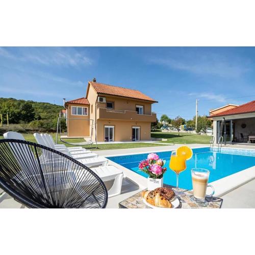 Stunning Home In Trilj With Wifi