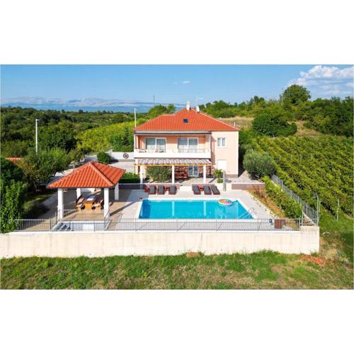 Stunning Home In Trilj