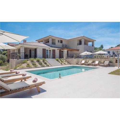Stunning Home In Umag With Wifi
