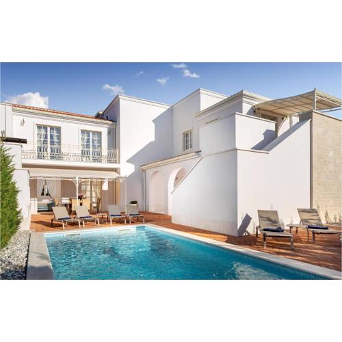 Stunning Home In Vabriga With Wifi