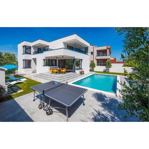 Stunning Home In Valbandon With Wifi