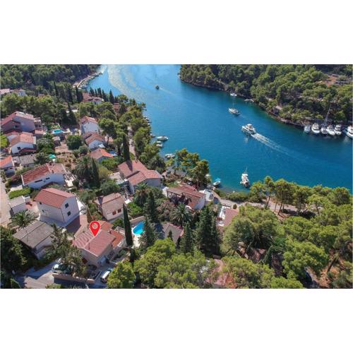 Stunning Home In Vrboska With Kitchen