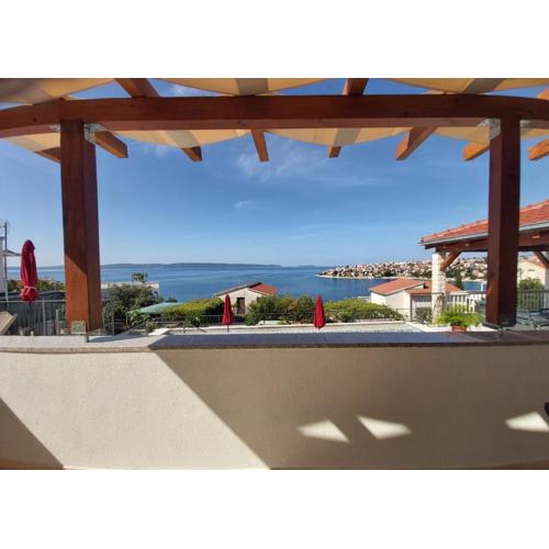 Stunning sea view apartment with infinity swimming pool a1