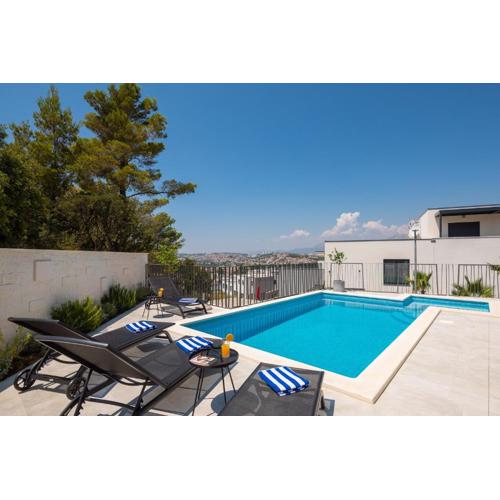 Stunning Villa In Podstrana With Outdoor Swimming Pool, Sauna And Wifi