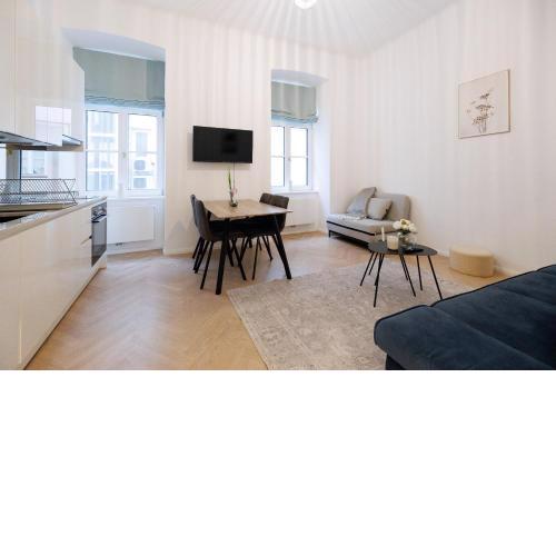 Stylish 1-Bedroom 2-Bath by Canal Minutes from Historic Centre