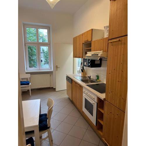 Stylish 2BR Shared Apt for Longstays Next to Margareten