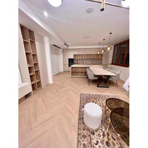Stylish 3 bedroom apartment in the hearth of city center with history