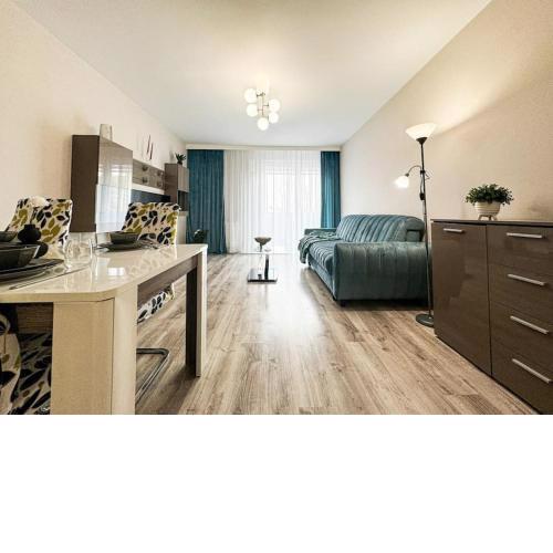 Stylish Apartment - Balcony, Church Views, Parking! Tram