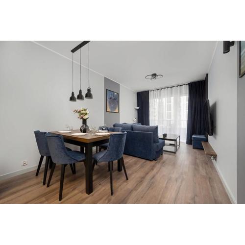 Stylish Apartment for 6 with Balcony Near the Main Square by Noclegi Renters