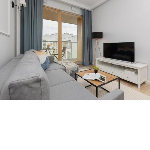 Stylish Apartment Kolejowa & Parking & Balcony by Noclegi Renters