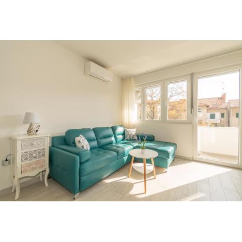 Stylish apartment Olga near beach and Old Town