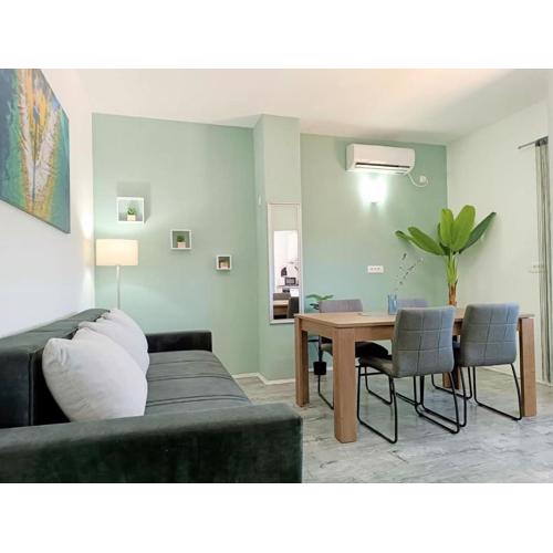 Stylish Apartment Pine Hill