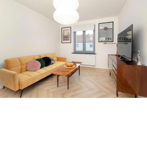 Stylish Apartment with Workspace in Gdańsk by Rent like home
