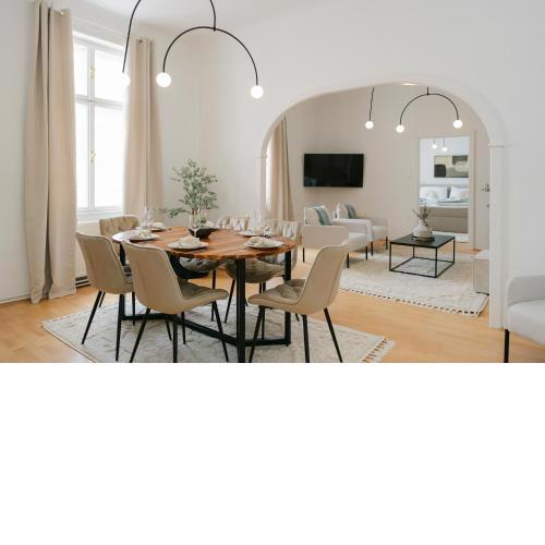 Stylish APT for 4-6, 5 min to center, no lift currently