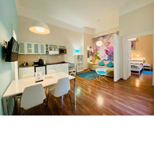 Stylish Central 1BR Apt - Flora's House