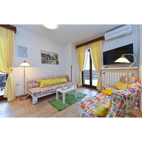 Stylish flat with pool access and fully equipped spaces
