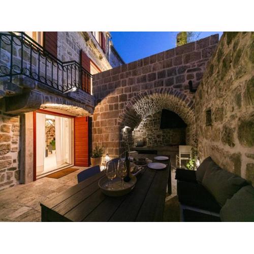 Stylish Holiday Home Vis Center