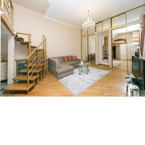 Stylish two-level flat 2 min from Khreschatyk