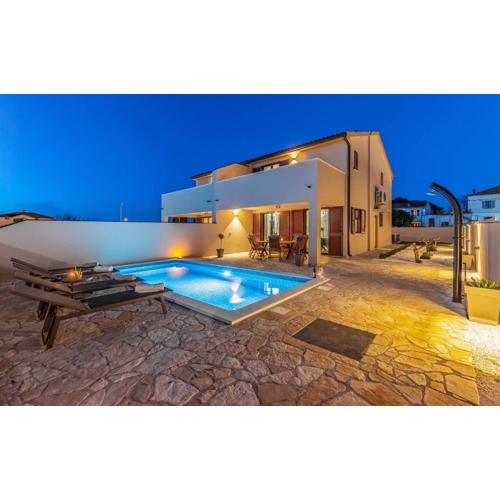 Stylish Villa Belaj with pool, sauna, jacuzzi and sea view by WiiBuk