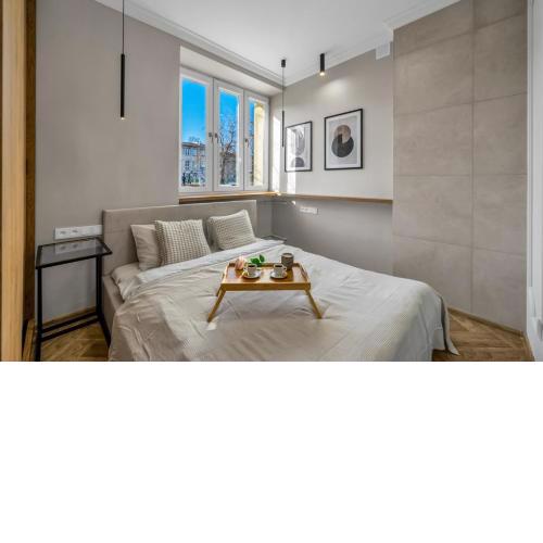 Stylish Wola Apartment - 30m2, Trams Nearby - by Rentujemy