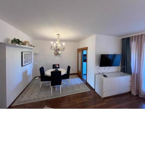 Stylish Youthful Condo in the Heart of Mödling, Fiatalos Boldog Otthon Mödling Szivében