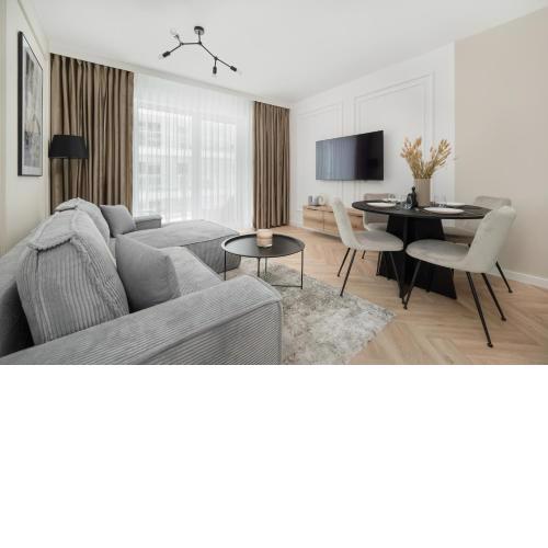 Stylowy Apartament z Balkonem i Wanną by Noclegi Renters