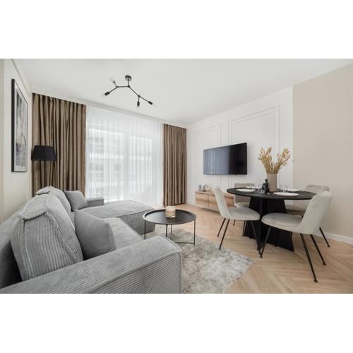 Stylowy Apartament z Balkonem i Wanną by Noclegi Renters