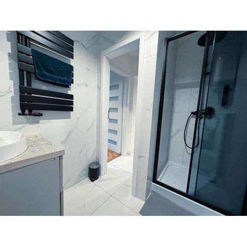 Stylowy apartament z osobną sypialnią Powstańców 4a- Self Check-In