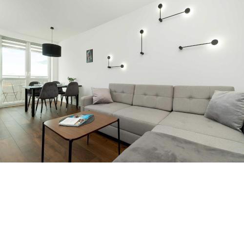 Stylowy Apartament z Parkingiem Gdańsk by Noclegi Renters
