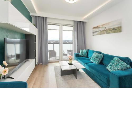 Sucha 33 Modern Apartment with Parking by Noclegi Renters
