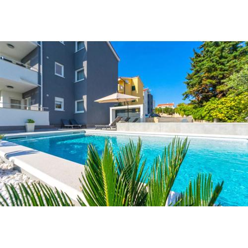 Summer Breeze Pool Apartments