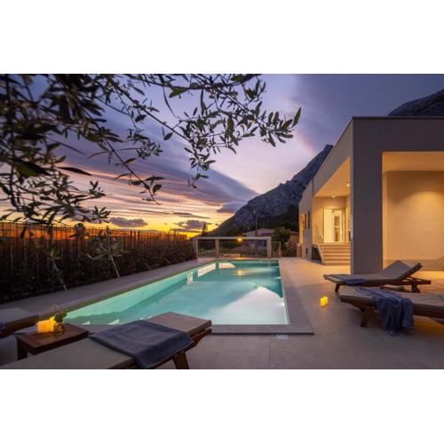 Summer House Lea - Villa with heated pool and sea view