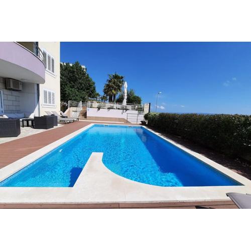 SUN apartment with SEA VIEW and shared POOL