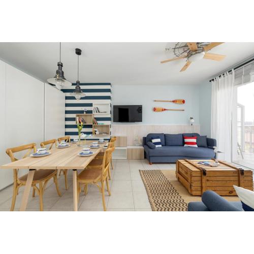 Sun Seasons 24 Cosy Apartment with Parking by Noclegi Renters