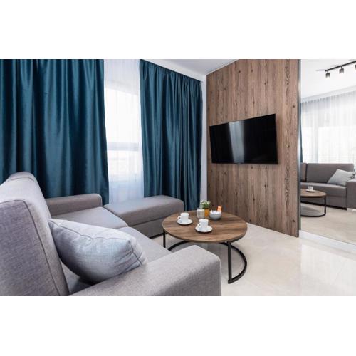 Sun Towers Apartment with Balcony & Parking by Noclegi Renters