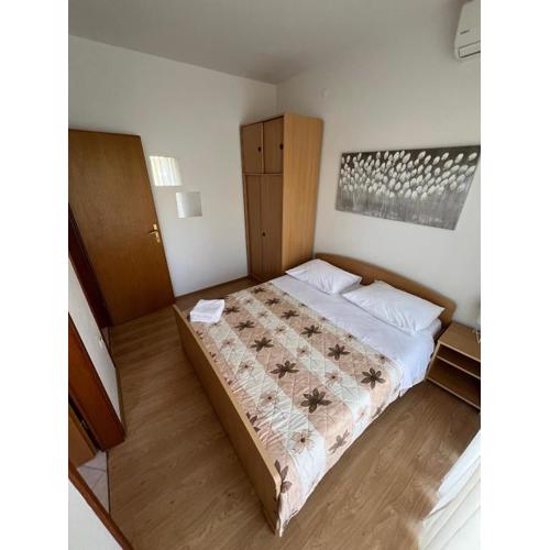 Sunce economy room with kitchenette