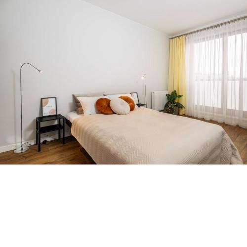 Sunlit Apartment Wola