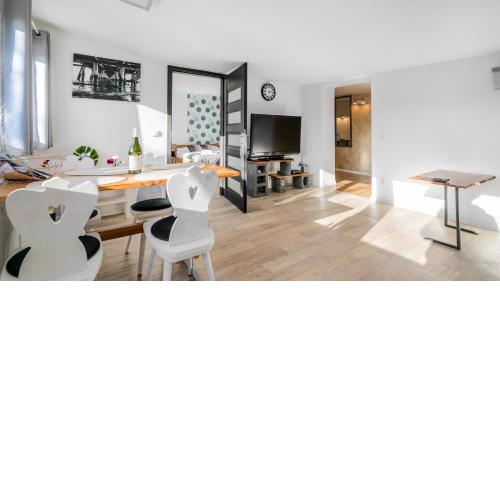 Sunny - BillBerry Apartments