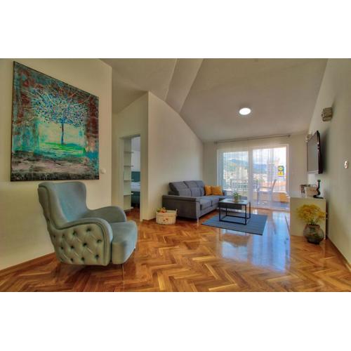 Sunny apartment Marino Makarska