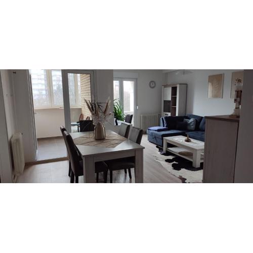 SUNNY APARTMENT OSIJEK, self check in