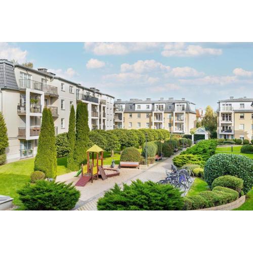 Sunny Apartment with Parking on the Green and Friendly Estate by Rent like home