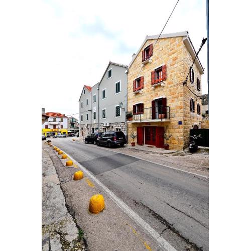 Sunny Bobica Apartments