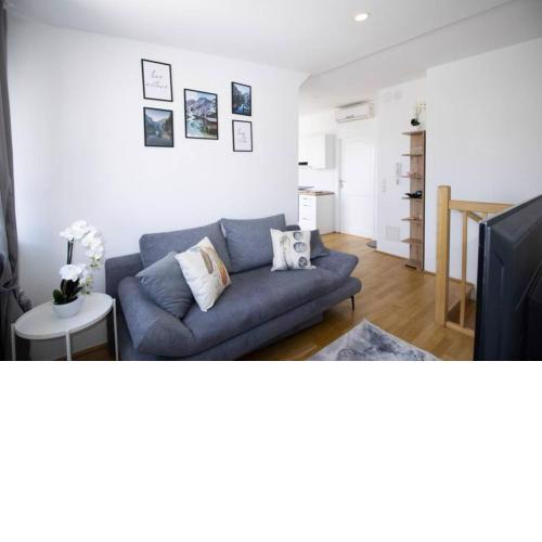 Sunny & Cozy Penthouse with Balcony l DG4'14