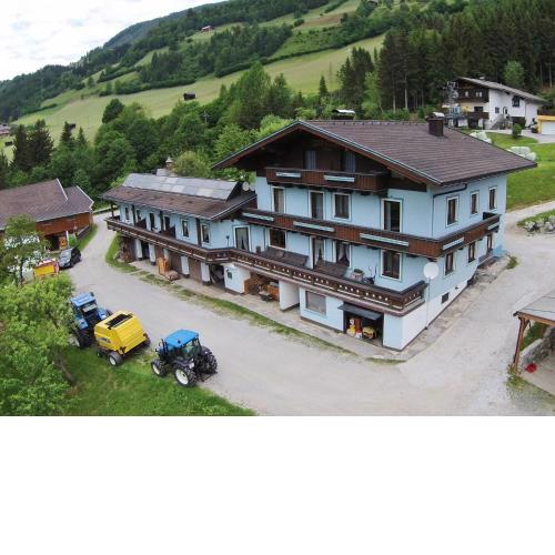 Sunny flat in Mittersill near the ski area