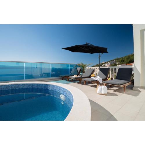 Sunny Hill Apartments with rooftop pool