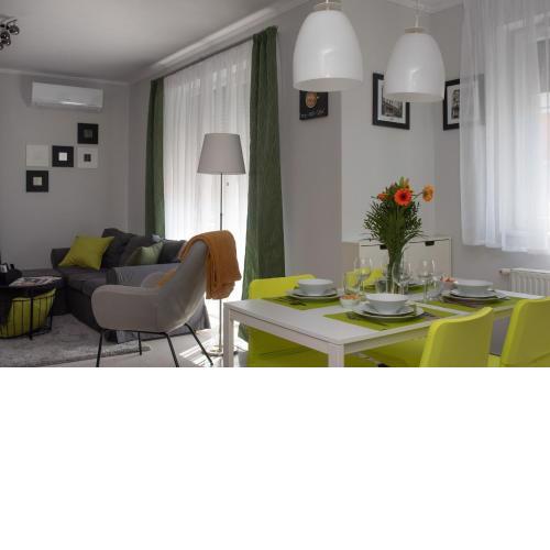 Sunny home near BUD with 2BR, AC and free parking