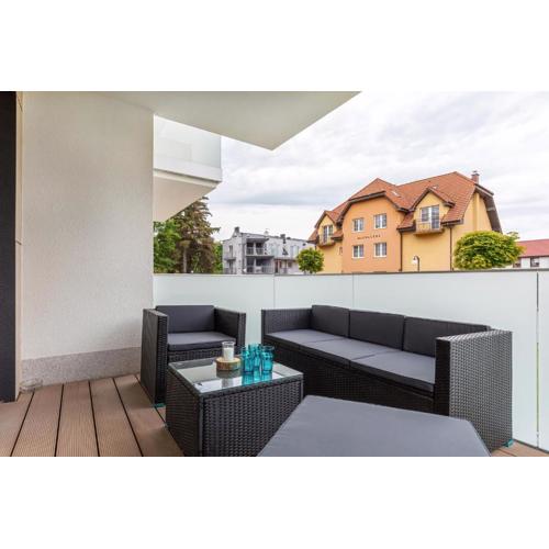 Sunny Rewal Apartments by Noclegi Renters