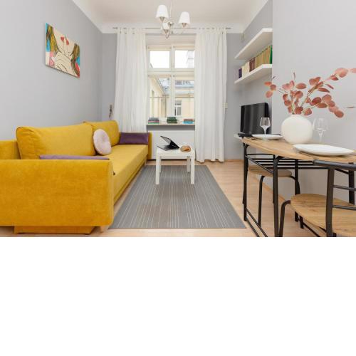 Sunny Studio Lwowska Street Metro by Noclegi Renters