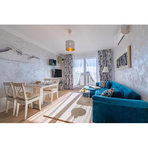Sunny Top Apartment