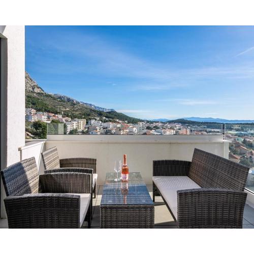 Sun&Sea Deluxe apartment,free parking